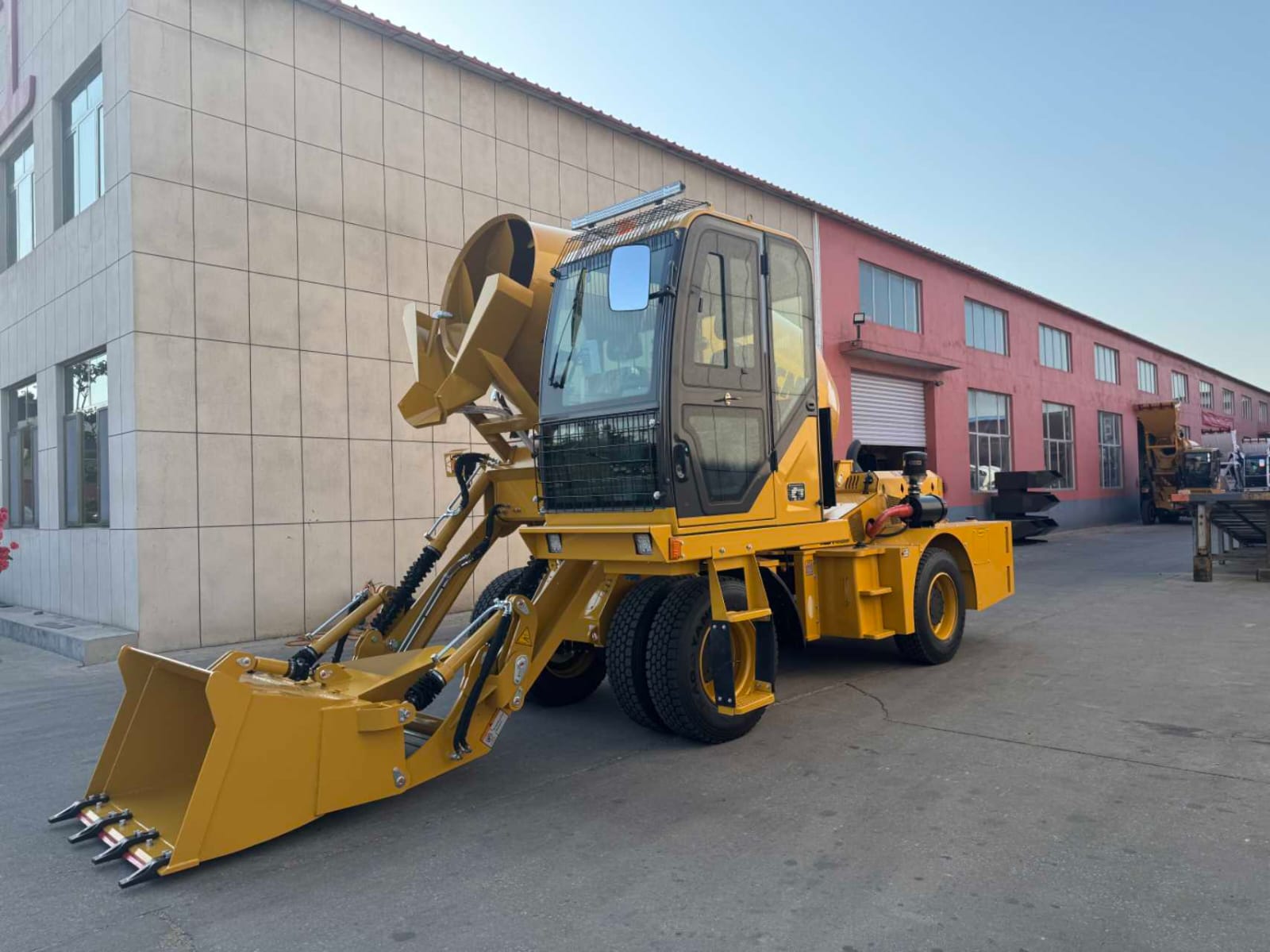 Автобетоносмеситель XCMG SLM4500-S, внешний вид — фото 2