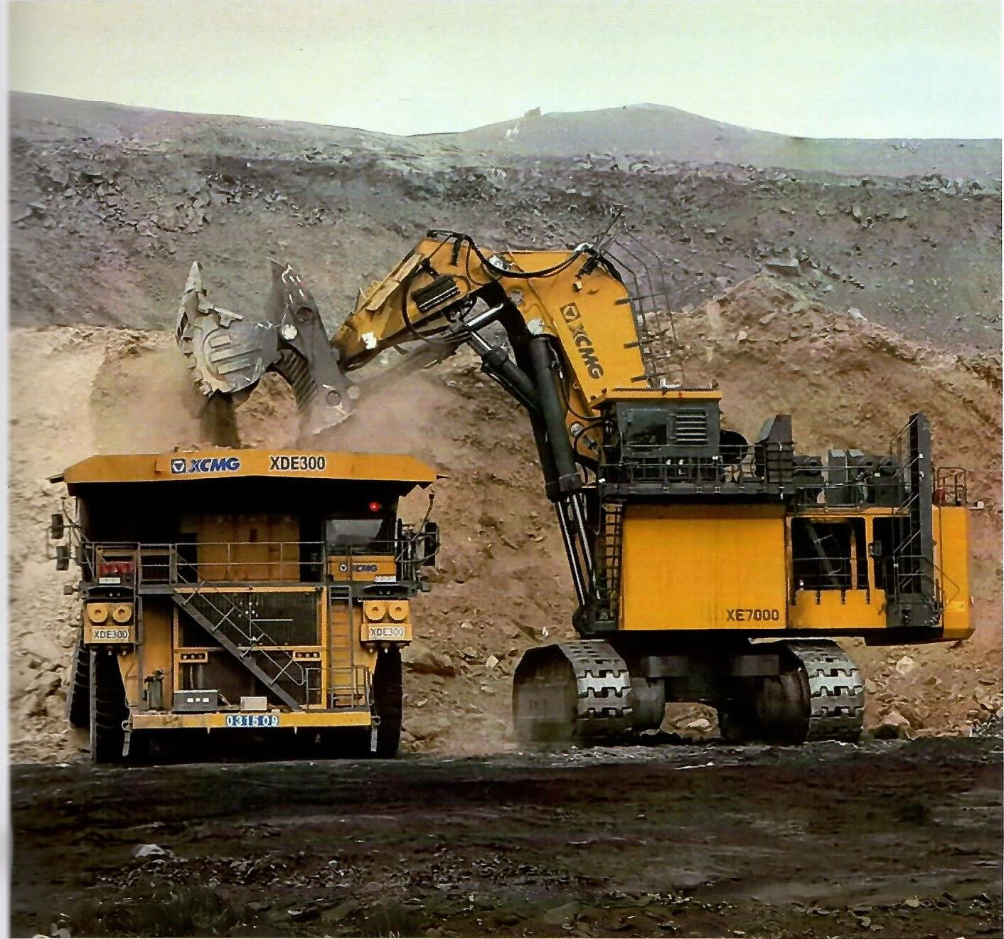 Карьерный экскаватор с фронтальной лопатой XCMG XE5600, внешний вид — фото 1